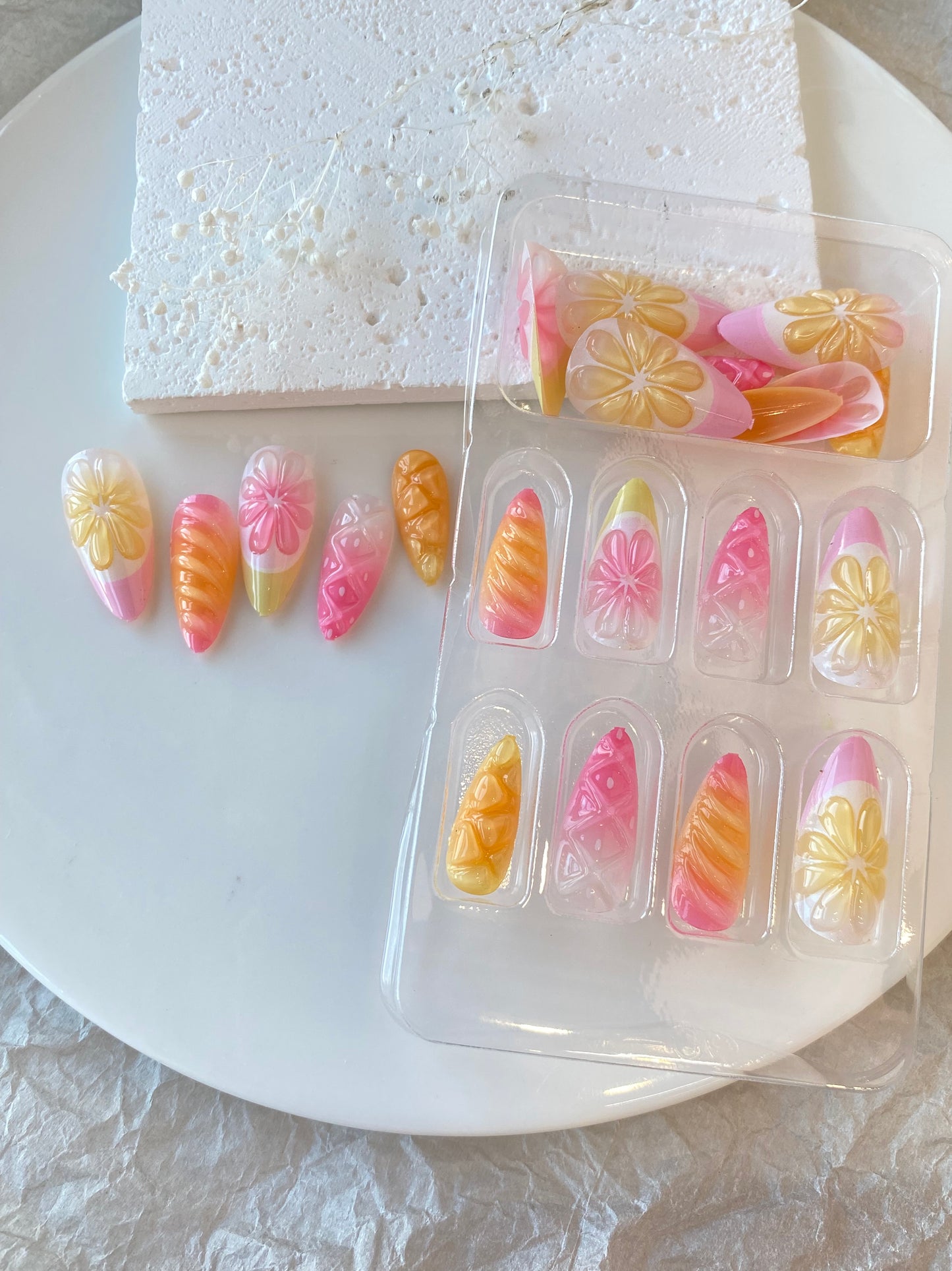 Sunburst Bloom – Retro Floral Press-On Nails