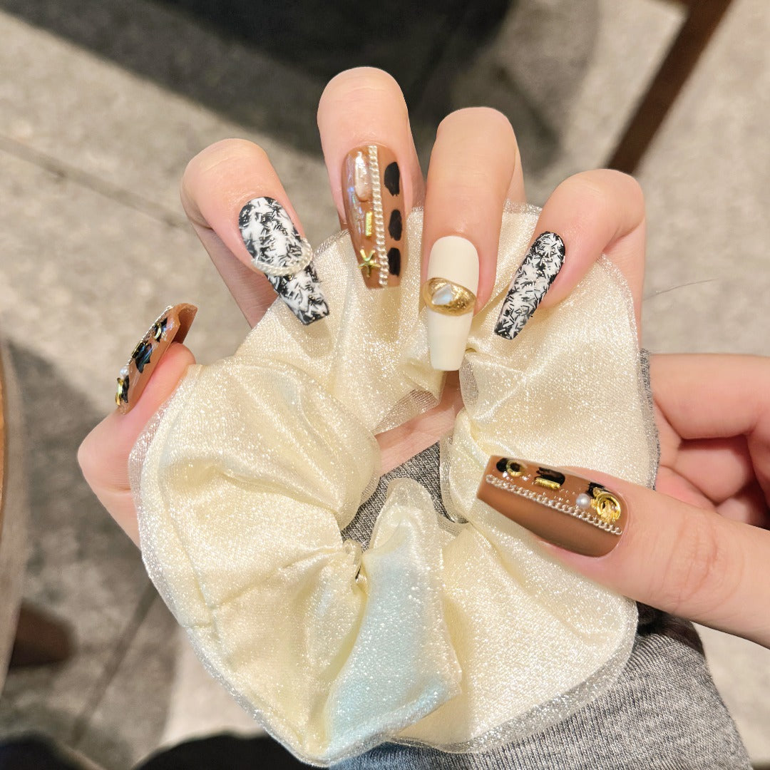 Urban Muse – Mixed Texture Press-On Nail