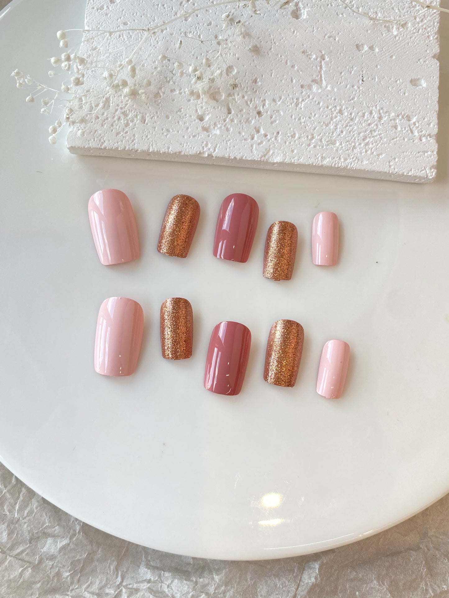 Rosé Luxe – Mauve & Gold Accent Press-On Nails