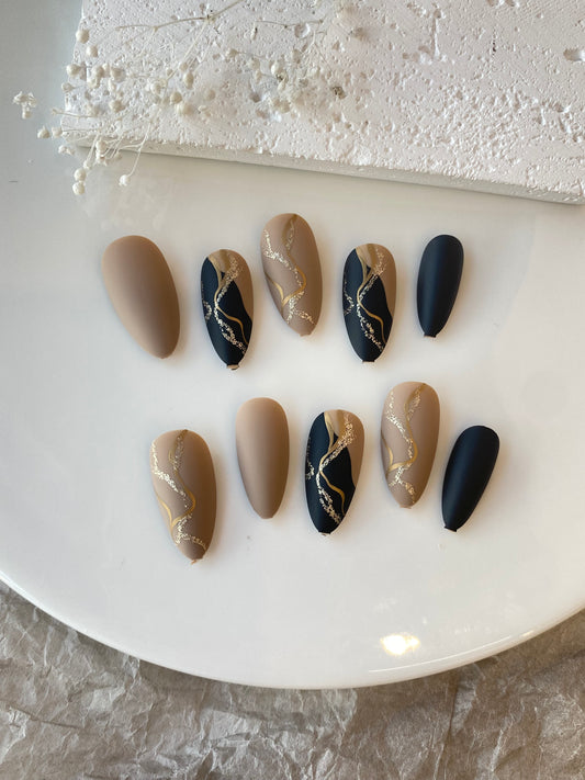 Gilded Drift – Matte Foil Press-On Nails