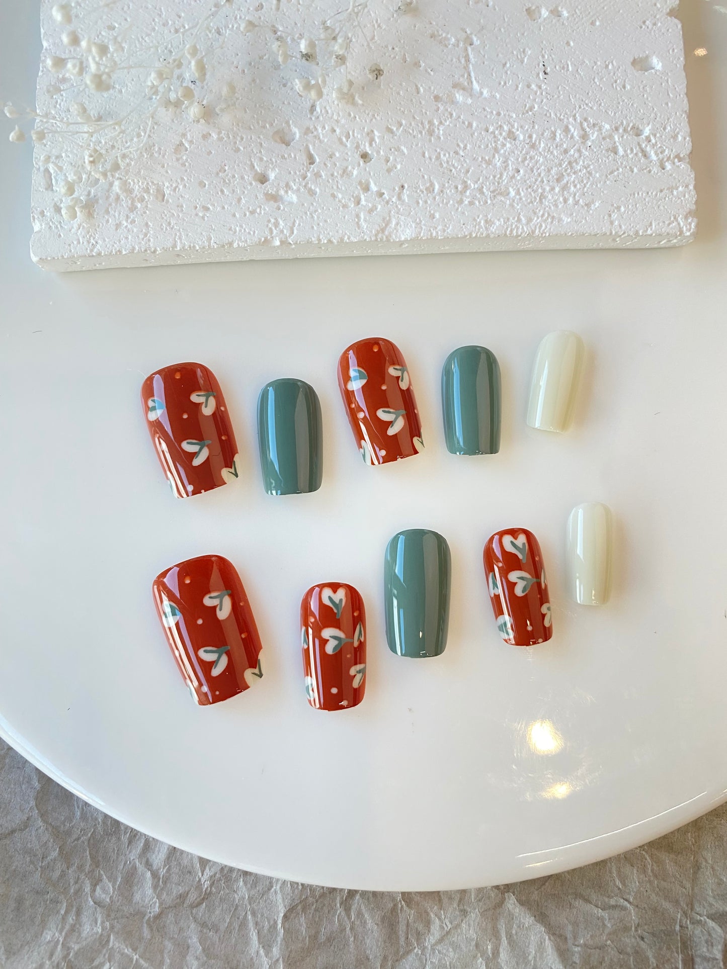 Petal Mosaic – Earth-tone Accent Press-On Nails